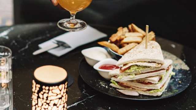 Axis Lobby & Cocktail Bar