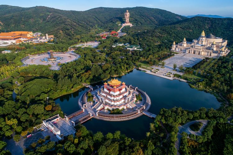 Lingshan Town (Spiritual retreat, scenic beauty)