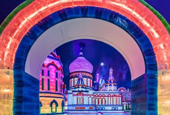 哈尔滨冰雪大世界+中央大街+圣索菲亚大教堂一日活动【千人好评】【[行程概览]冰雪大世界室内馆、索菲亚教堂、中央大街、防洪纪念塔、斯大林公园...】