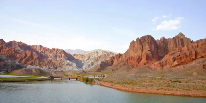 貴德國家地質公園阿什貢七彩峯叢景區