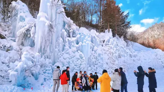 巴山秋池冰雪大世界