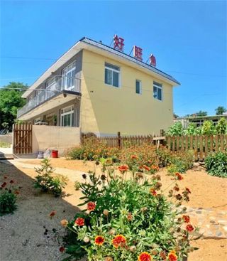 辽宁葫芦岛觉华岛好旺角渔村宾馆，小屋三面环海，海鲜大餐随便吃！