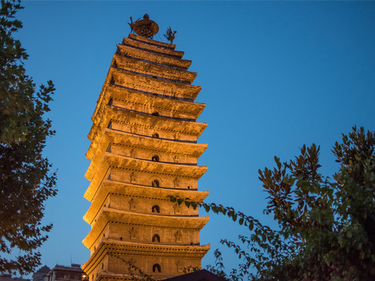 昆明东西寺塔——明灯燃起,灿若星河