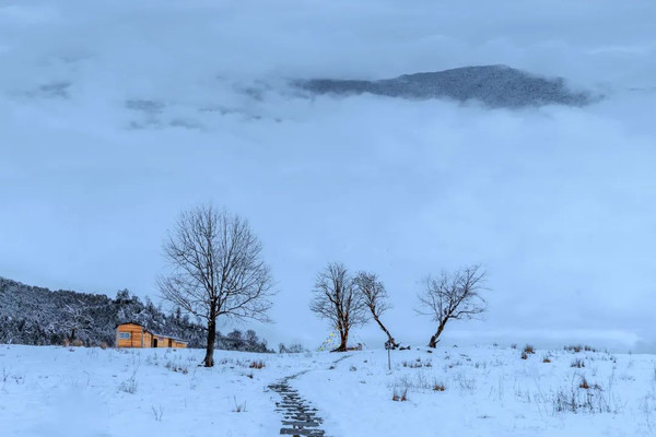 夹金山下的雪域净土——神木垒、硗碛湖,去往神仙玩耍的地方!成都周边两日游!