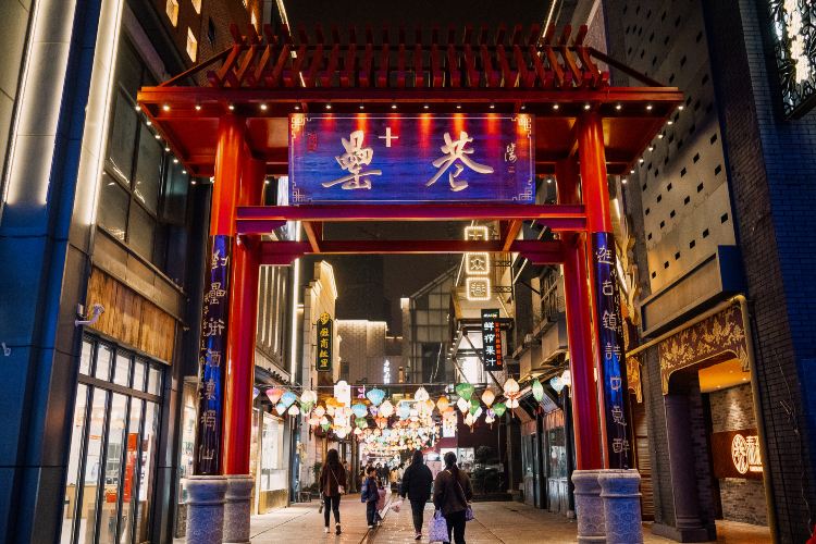 罍街夜市广场