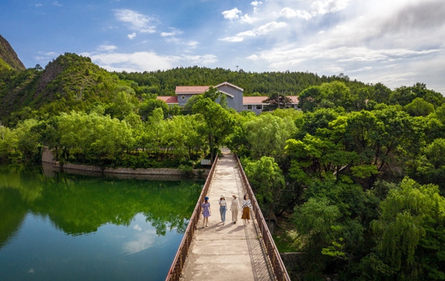 京郊避暑攻略，龙庆峡乘船游山+森林湿地玩水+游乐场+红色基地，聚会溜娃宝藏地！
