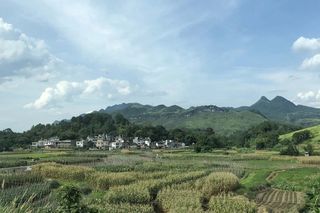 世界最长玻璃桥就在广东湟川三峡!周末自驾游出发!