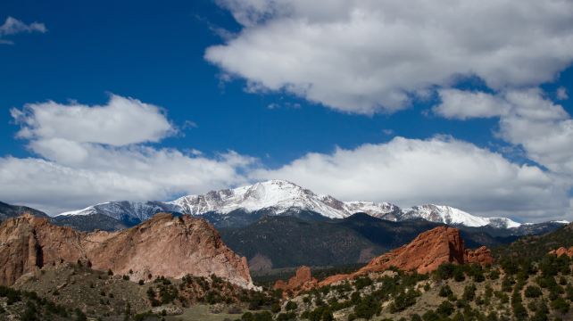 7-Day Denver Tour·Big Blue Bear, Red Rocks Park and Amphitheatre, University of Colorado Boulder, Rocky Mountain National Park, Golden Town, Garden of the Gods