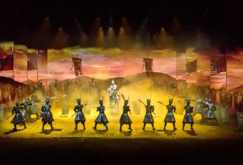 三峡千古情景区一日游【自营直通车丨三站接送丨纯玩】【[旅游休闲度假]三国街、 诗田街、峡江街、花街、市井街、风情街、波西米亚街等街衢纵横】