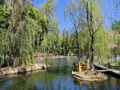 4-Day Urumqi Tour: Urban Oasis at Hongshan Park, Alpine Wonderland at Tianshan Tianchi