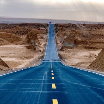 青海+甘肃+青海湖景区+茶卡盐湖+大柴旦翡翠湖旅游景区+鸣沙山月牙泉+张掖七彩丹霞旅游景区+祁连山草原7日6晚拼小团