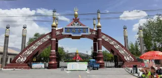 1-Day Delingha Tour: Xihai Park's serene landscapes, Haizi's poetic legacy