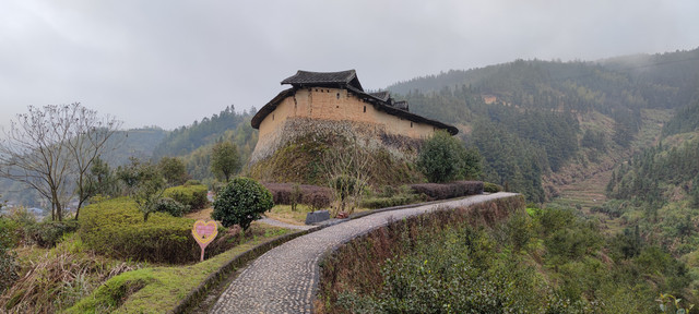 大田土堡-琵琶堡是座山顶上的宗祠