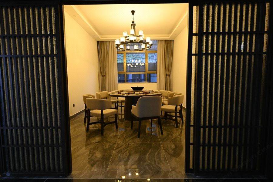 蓝湖驿站禅意酒店(然乌湖店)·餐厅餐厅图片