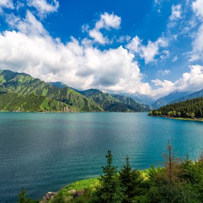 新疆赛里木湖+天山天池+那拉提旅游风景区+安集海大峡谷4日3晚跟团游