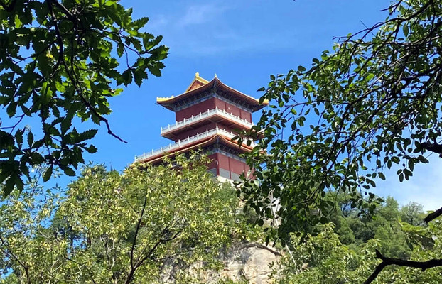距西安不到30公里，南五台健身康氧、赏景避暑，登山探奇，舒爽宜人