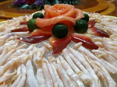 北极游记图片] 集味齐餐厅这一盘泥丁刺身，用北极贝和三文鱼点缀，漂亮又美味