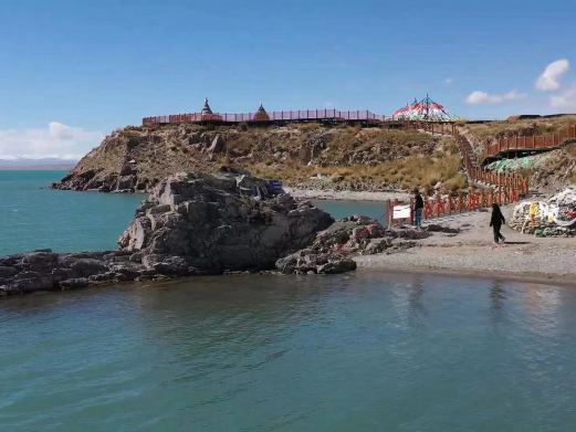 青海湖断崖