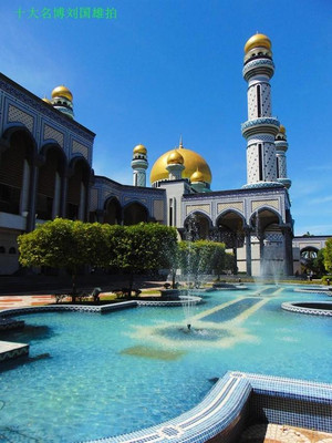国王的清真寺，用纯金打造29个圆拱金顶，无比辉煌（文莱游13）