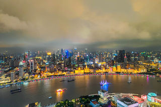 上海：云端的精致时光，从令人赞叹的创意美食到浸染文艺书香