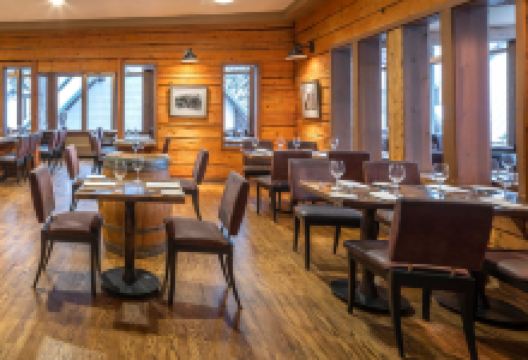 Mount Burgess Dining Room美食图片