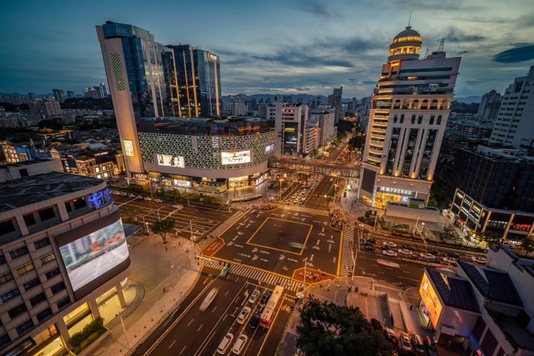 Dongjiekou Shopping Center (Rich commercial activity, Accessibility to traditional crafts)