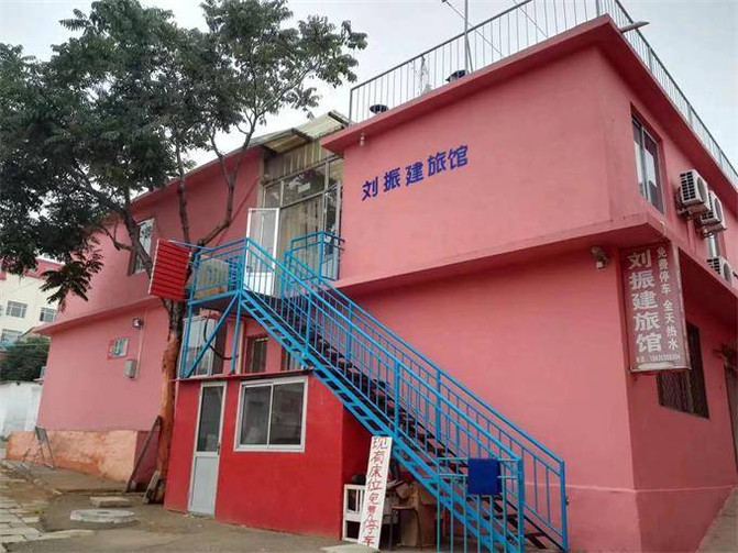 秦皇島北戴河劉振建旅館，二層獨院小樓住宿僅百元，免費加工海鮮。