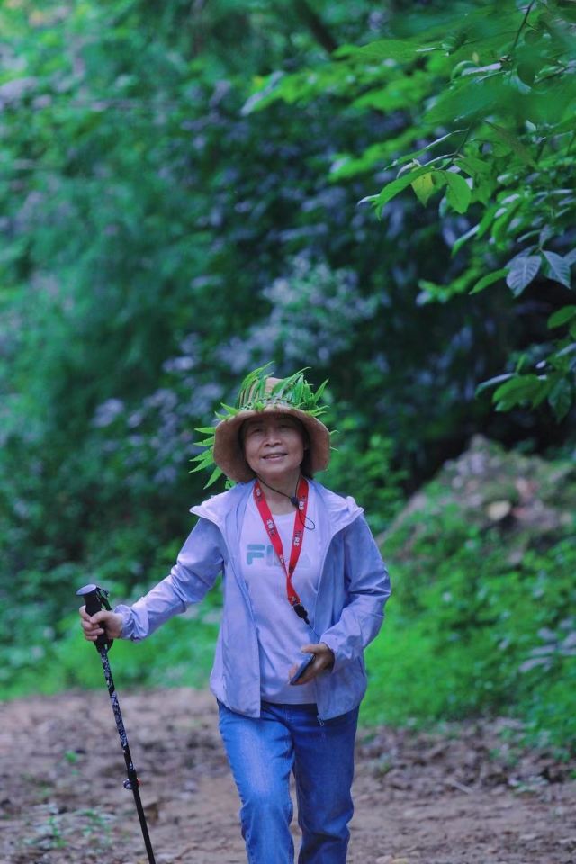 高黎贡山中坪大瀑布旅行图片 2