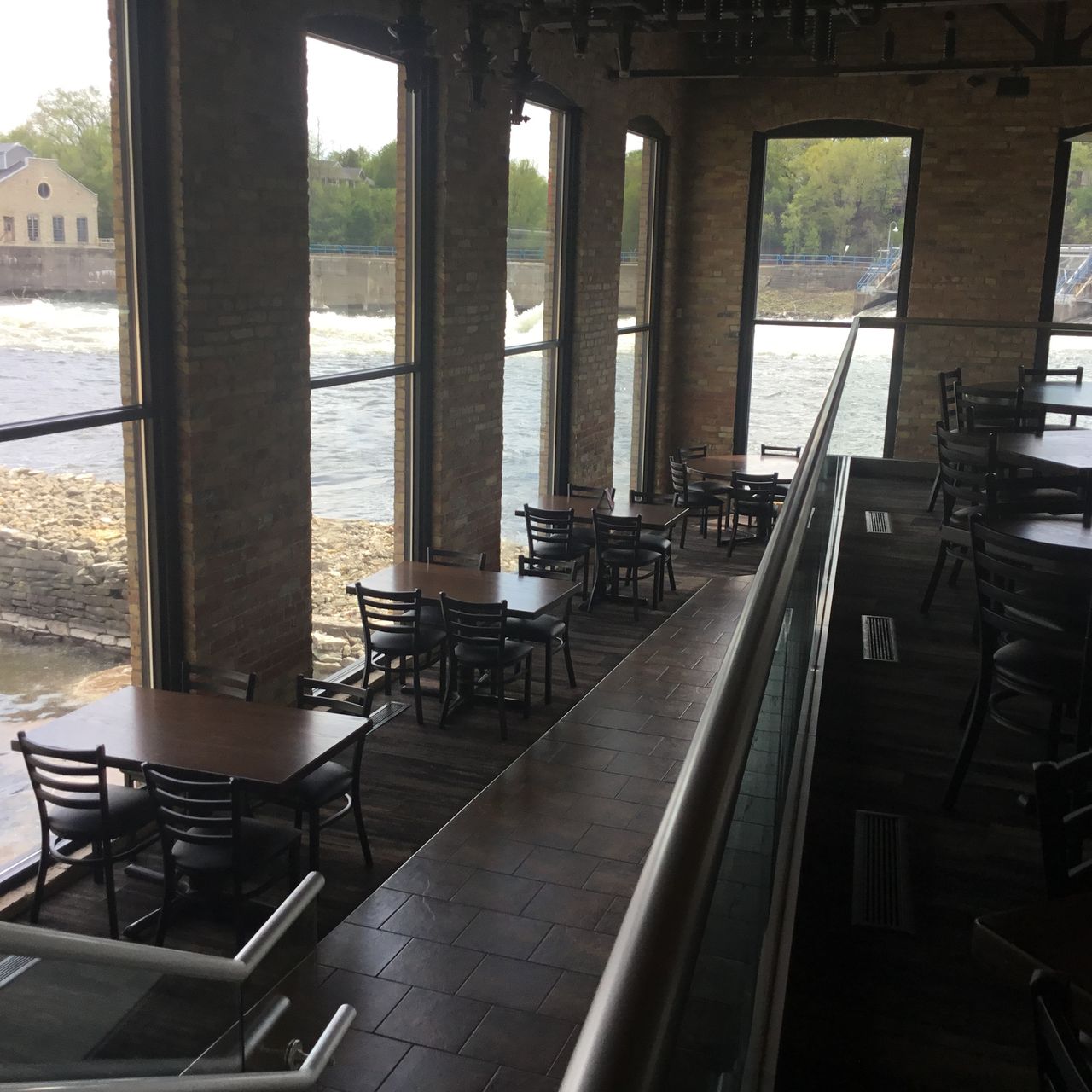 Fratello's Riverfront Restaurant