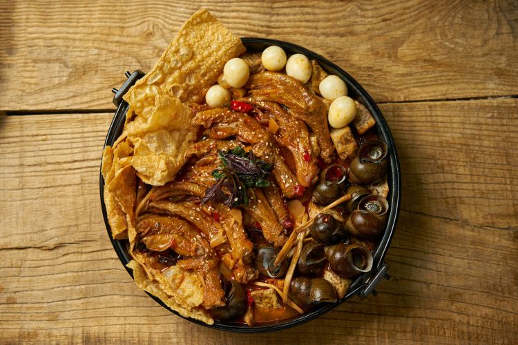 River snails and duck foot hotpot