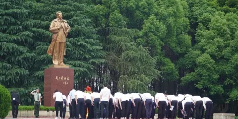 劉少奇銅像廣場