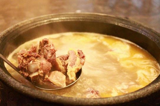 巴拉格宗雪山冰泉养生庄园餐厅