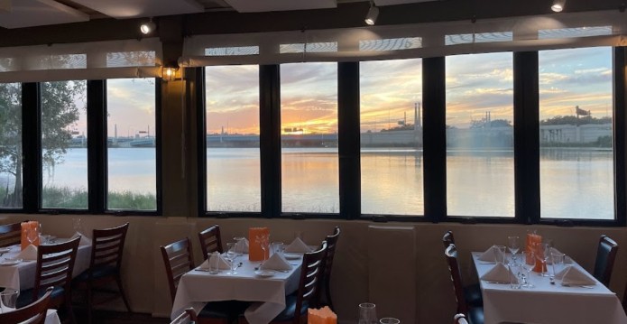 Russell's on Lake Ivanhoe餐厅图片