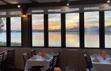 Russell's on Lake Ivanhoe餐厅图片