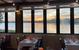 Russell's on Lake Ivanhoe