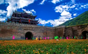 1-Day Songpan Tour: Ancient City Charm, Huanglong's Autumn Colors