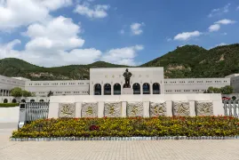 2-Day Yan'an Tour: Explore Revolutionary Sites, from Yangjialing to the Mausoleum of Yellow Emperor