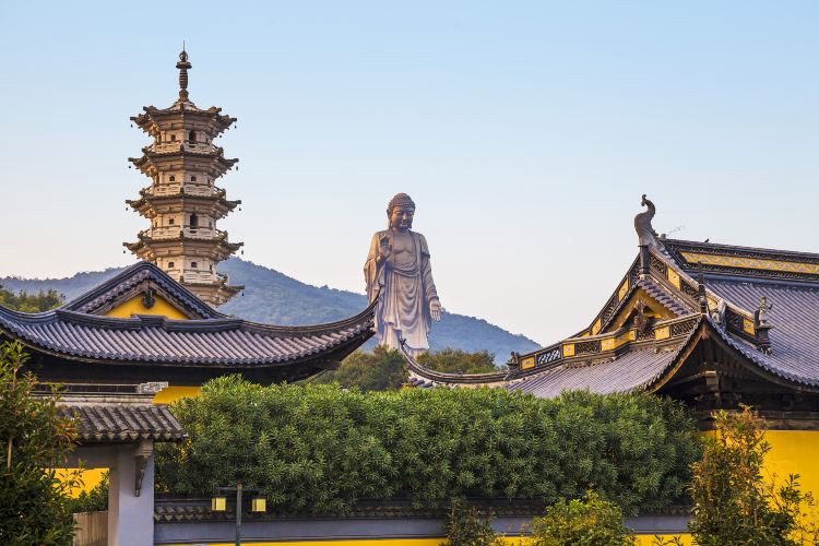 Lingshan Town (Spiritual retreat, scenic beauty)