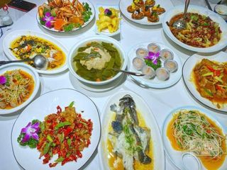 这家新开的小店不起眼，价平味美，还好知道的不晚。