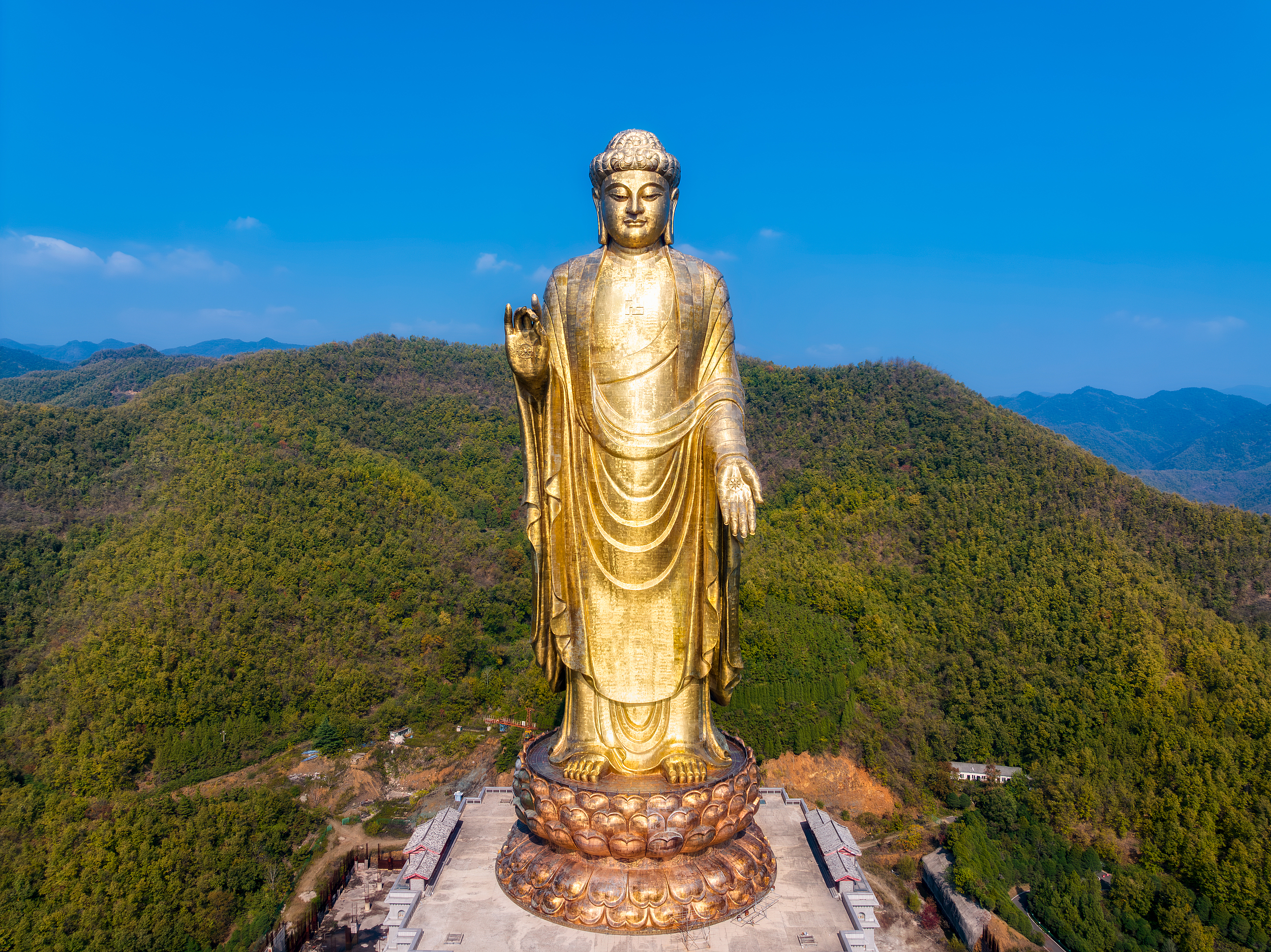 1-Day Pingdingshan Tour: The Freshness of Yaoshan and the Majesty of Zhongyuan Big Buddha