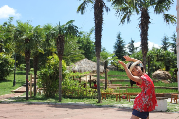 去昆明遛娃我就选一个地方，去一天玩不够的昆明民族村