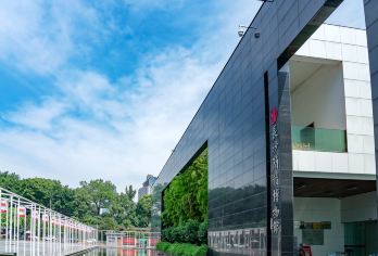 韶山毛泽东同志故居+滴水洞+毛泽东铜像一日活动【含滴水洞门票】【深度体验：走进双伟人故里，追寻伟人足迹，特别安排：无线耳麦沉浸式倾听红色文化专题讲解】