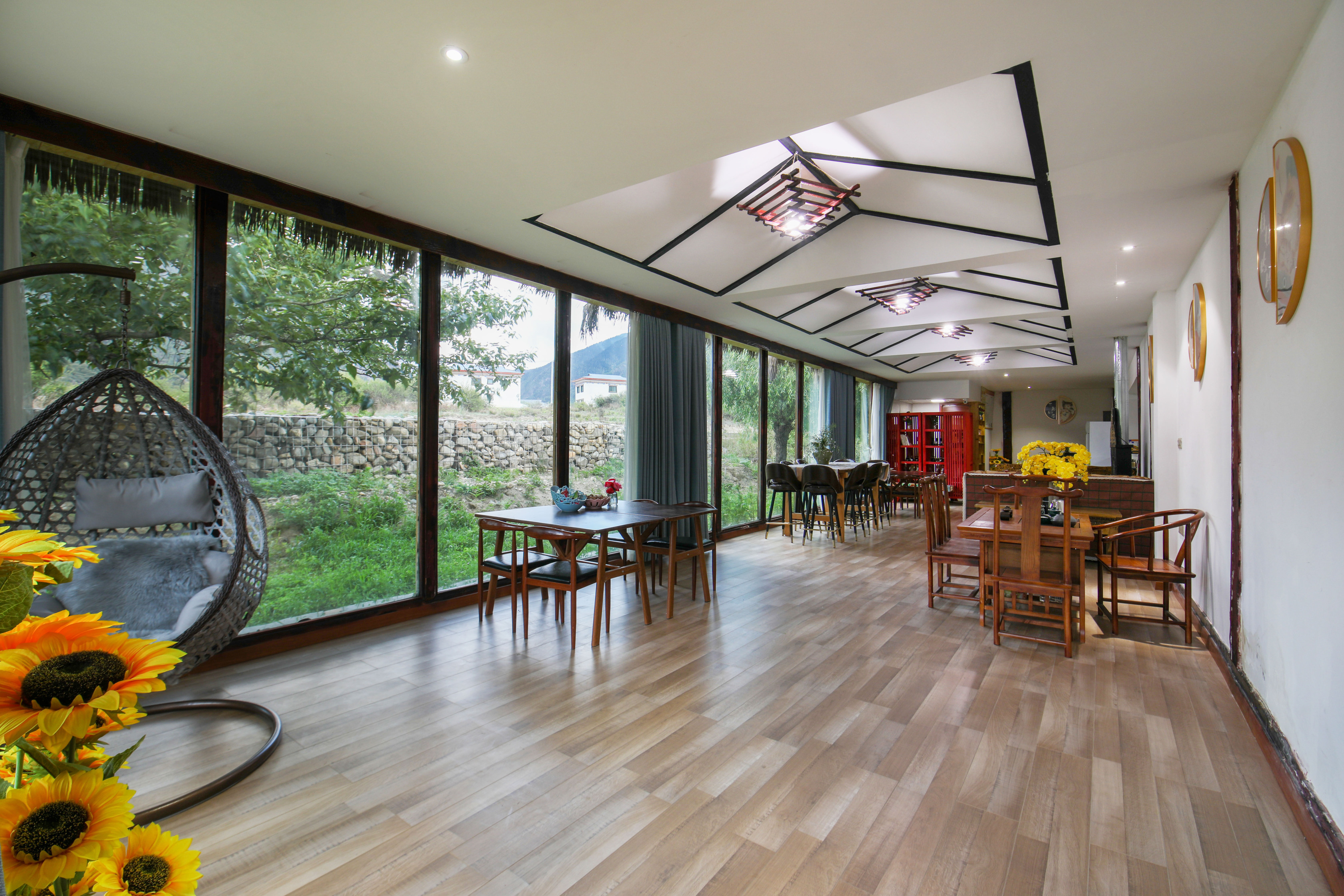 米林依云若雅民宿·餐厅餐厅图片