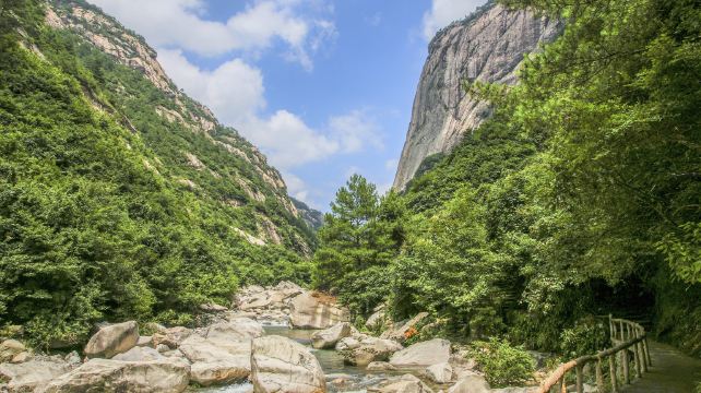 鄣山大峡谷