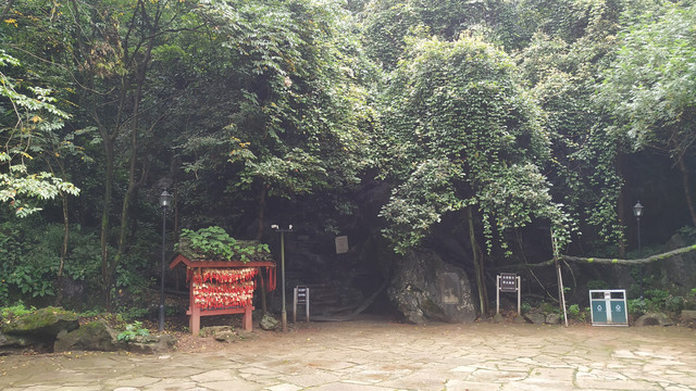 杭州三天竺旁的三生石:夏日雨后品三生