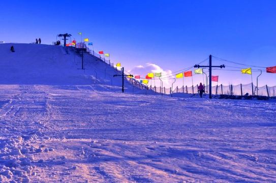 鸣翠湖滑雪场