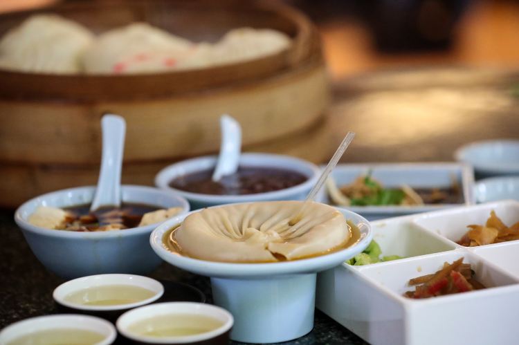 Crab roe soup dumplings