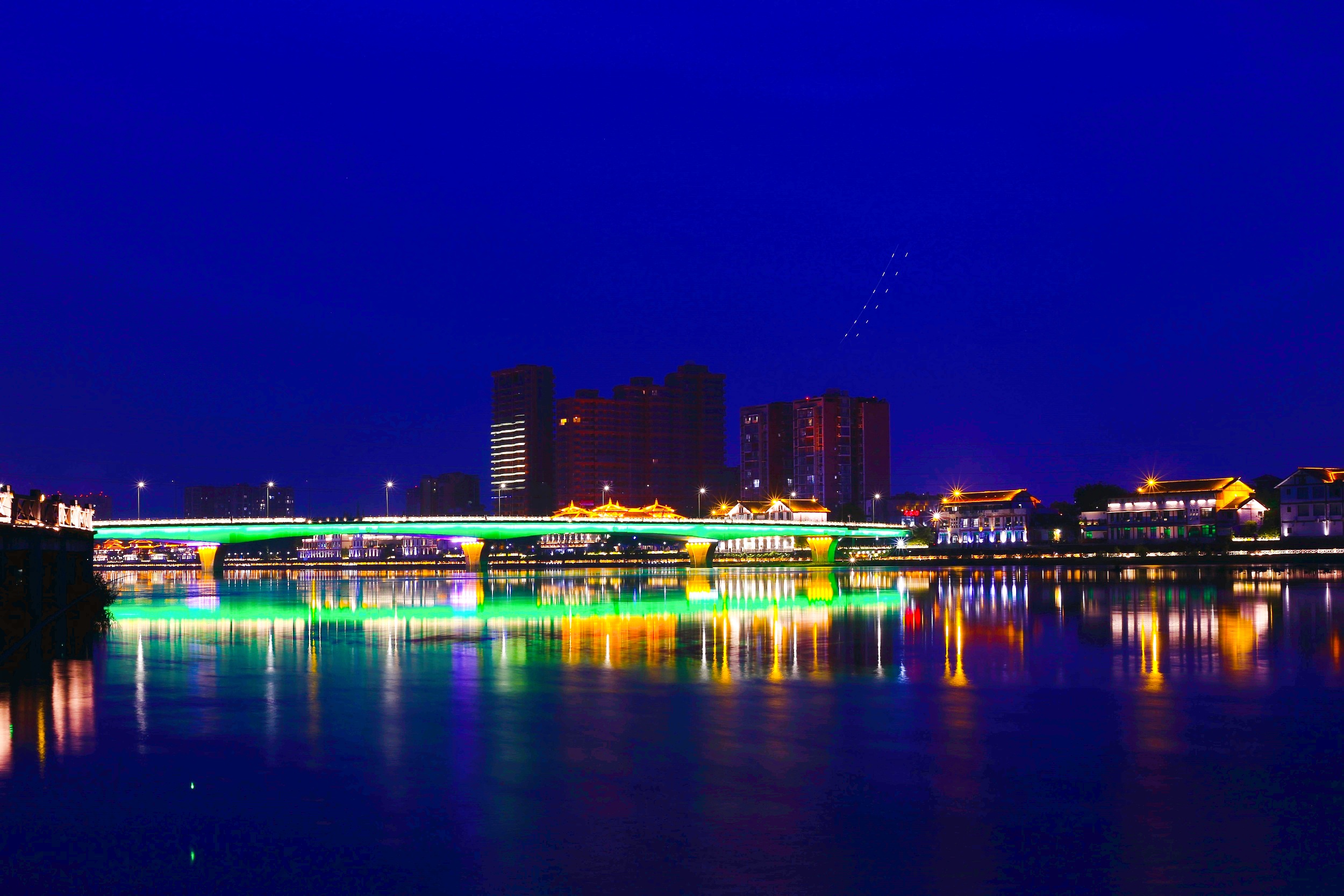2-Day Guanghan Tour: Sanxingdui Civilization, Jinyan Lake Scenery