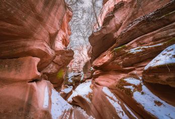 延安甘泉大峡谷一日游【延安出发包车 畅游不限时】【延安市内酒店 接机 接站出发 前往甘泉大峡谷 返回延安 送机 送站】