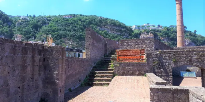 索倫托中世紀城牆